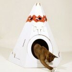 Домик для кошки из переработанного картона